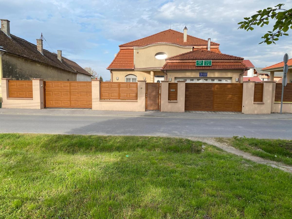 Ambrózia Guesthouse Nagykanizsa Exterior foto